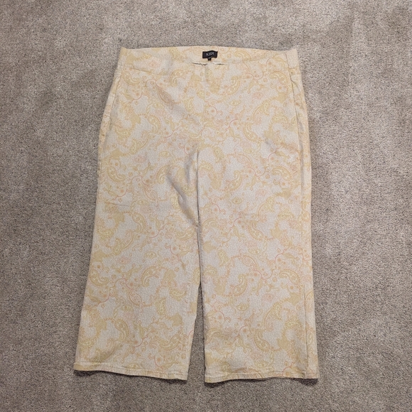 NYDJ Pull-On Wide-Leg Capri Jeans- Darcy Paisley - Picture 4 of 15